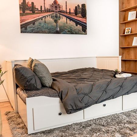 Central Athena Studio - Inima Pietei Unirii - By Openhouse Apartments Timisoara Bagian luar foto