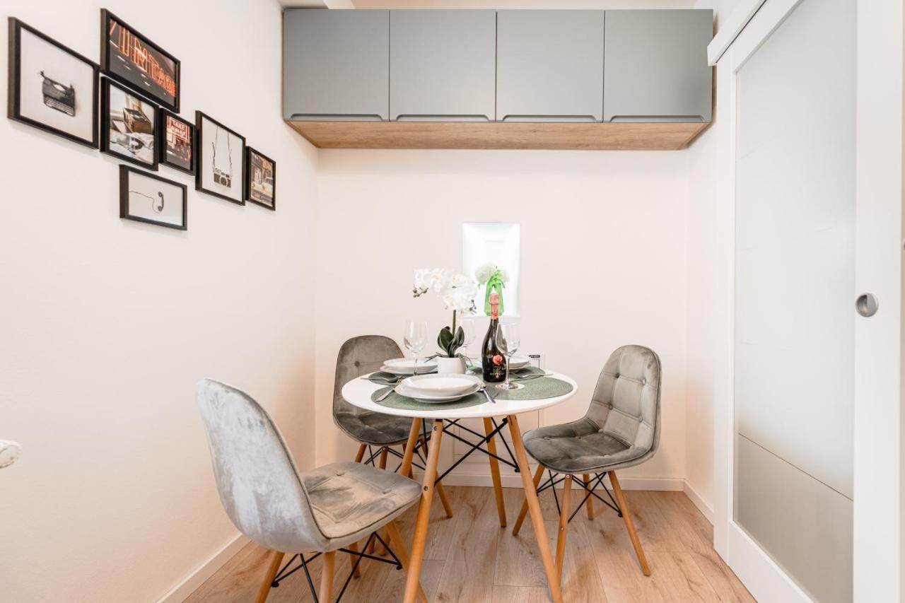 Central Athena Studio - Inima Pietei Unirii - By Openhouse Apartments Timisoara Bagian luar foto